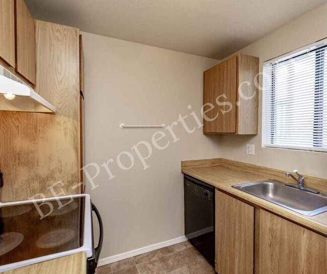 Photo - Cozy 1 Bedroom in the By The Green Community.