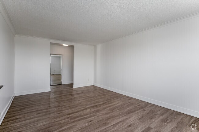 1BR, 1BA - 750SF - Living Room
