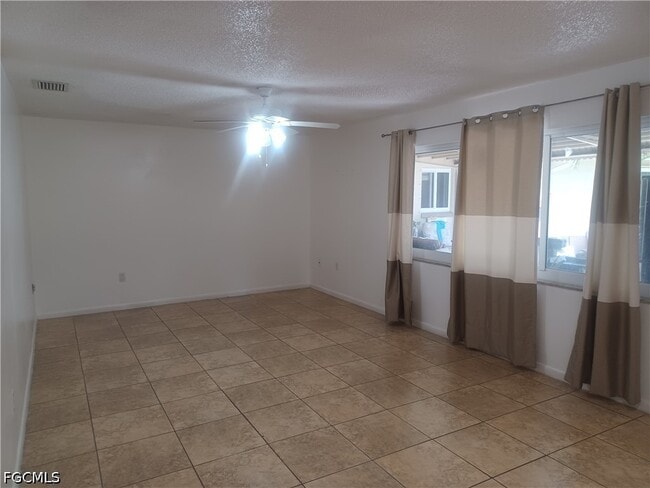 Building Photo - 4808 Lucaya Dr Unit 3