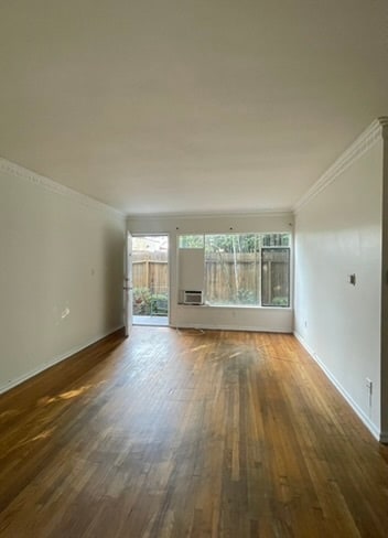 Building Photo - 2135 Beachwood Dr Rental