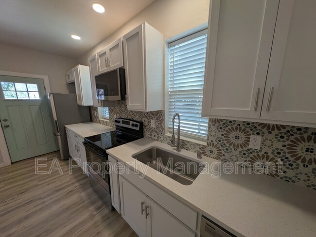 Photo - 816 1/2 13th St NW