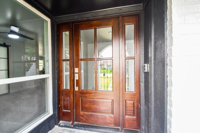 Photo - 1034 W Donovan St