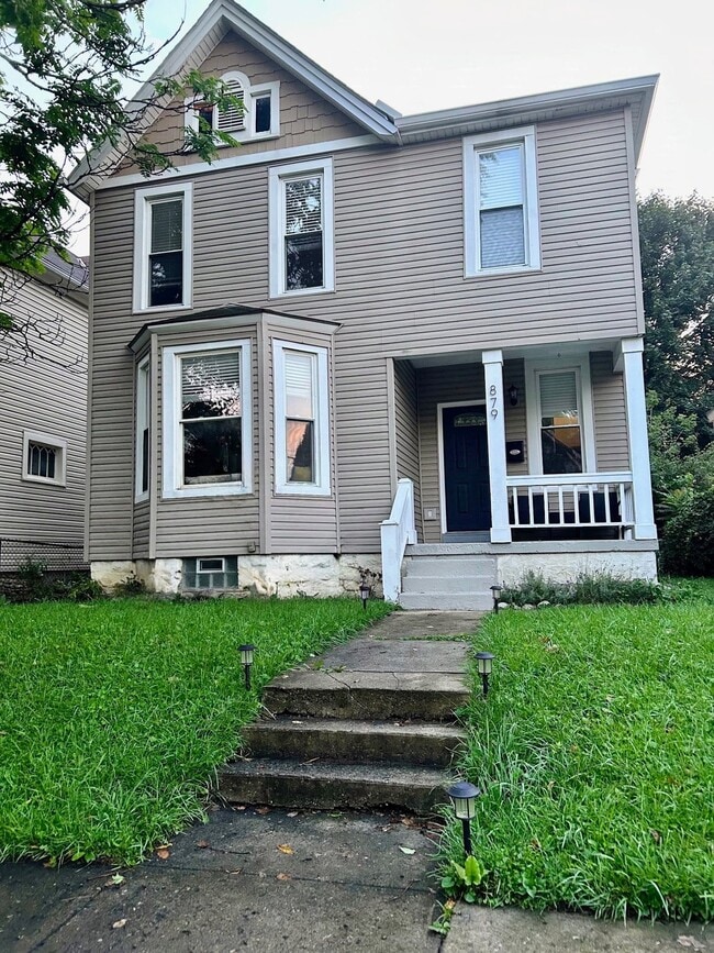Building Photo - 879 Oakwood Ave