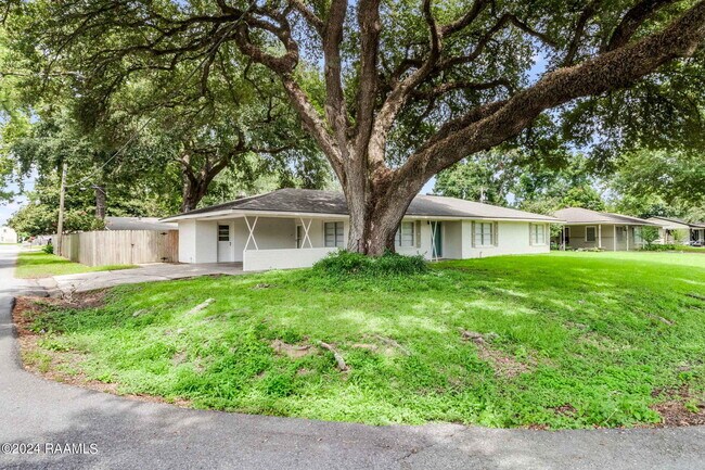 200 Montrose Ave