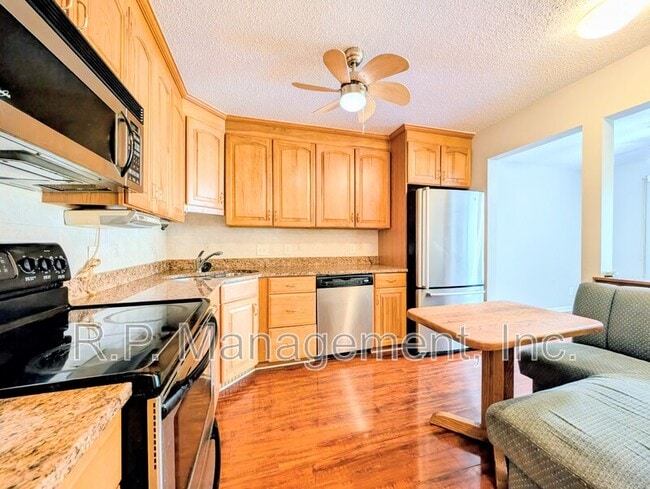 305 Kathy Ln NE