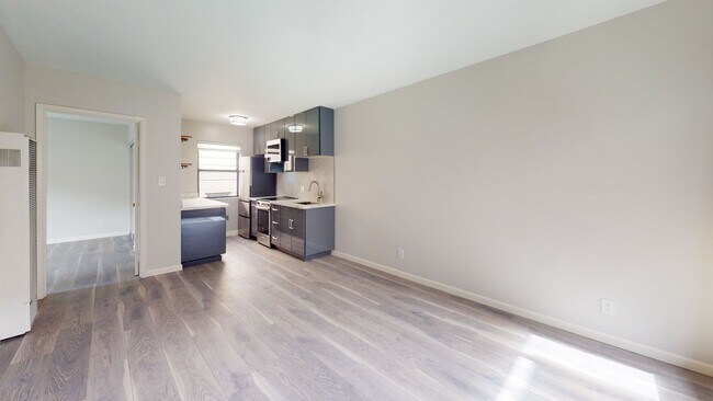 Photo - Remodeled modern 1 bedroom end unit, close... Unidad 257 SJ #5
