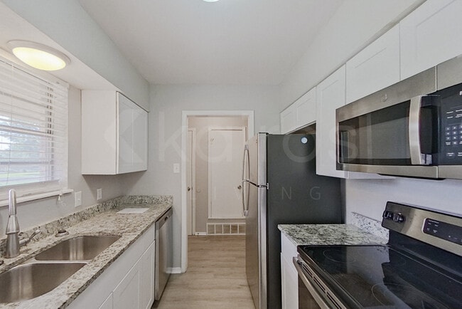 Photo - 168 Creekview Dr E