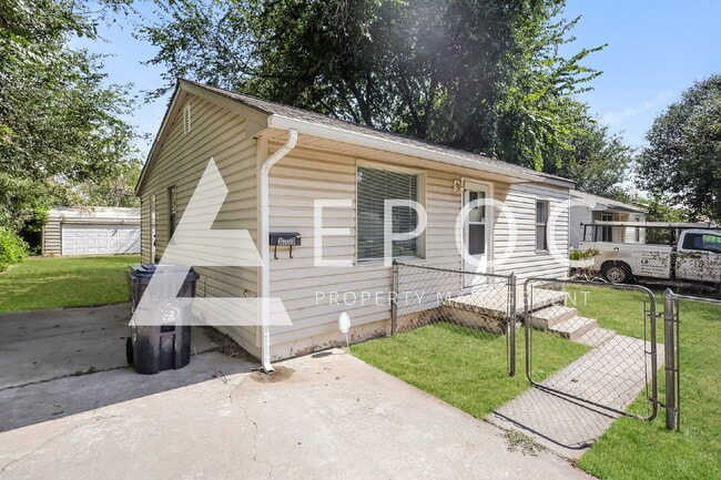 Photo - 3737 SW 26th St