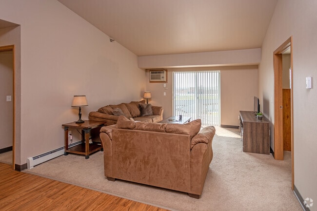 3BR, 2BA, Furnished - 1,195 - 1,440SF
