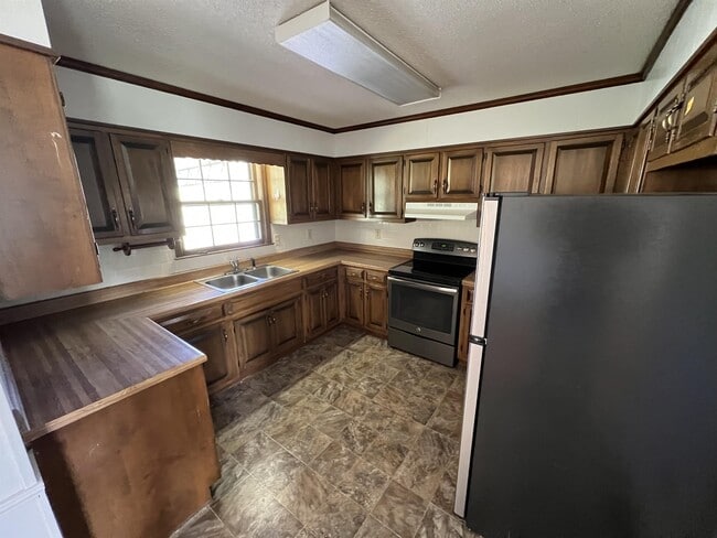 Photo - 1060 E Martin Ln