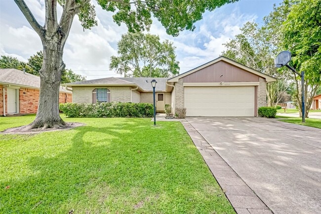 Building Photo - 16355 Sierra Grande Dr Rental