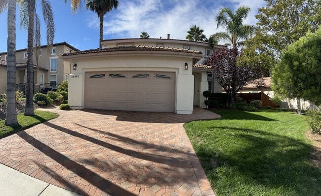 Building Photo - 31495 Sunningdale Dr