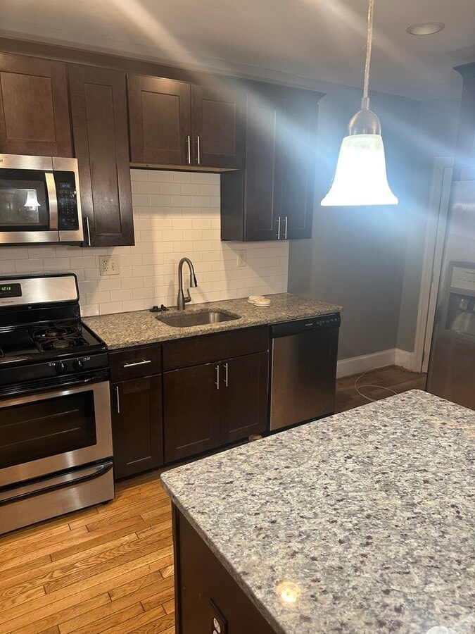 3 bedroom with huge rear yard - 3 bedroom with huge rear yard Townhome