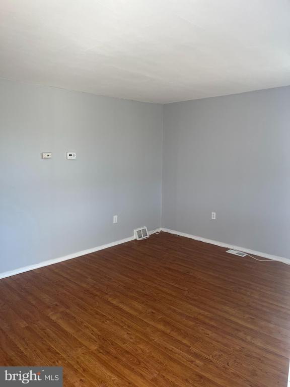 Building Photo - 19 W Maiden Ln