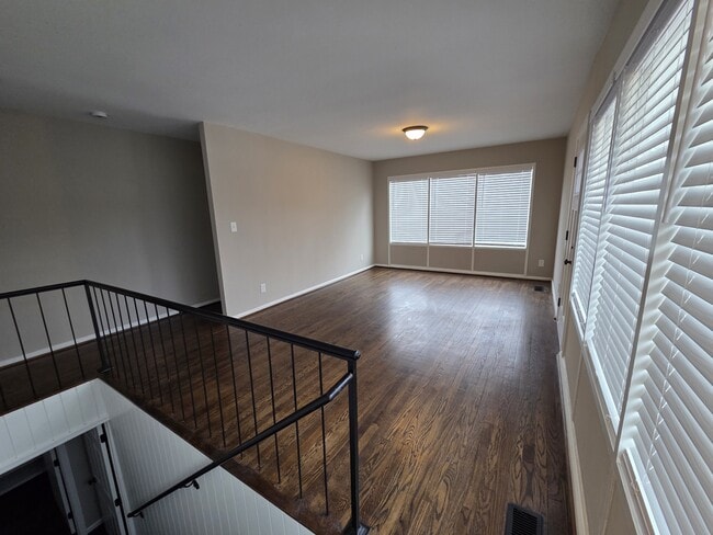 Photo - 611 Austin Ln