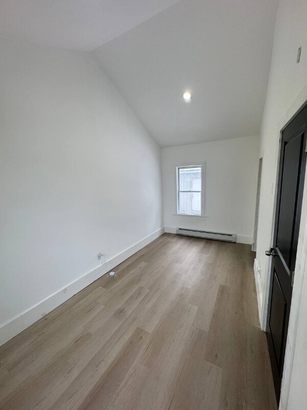 287 6th St Unidad 287 sixt street apt 3