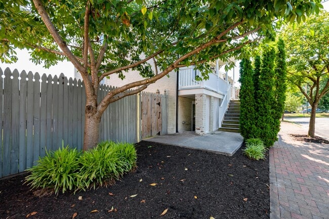 Photo - 706 Catherine St