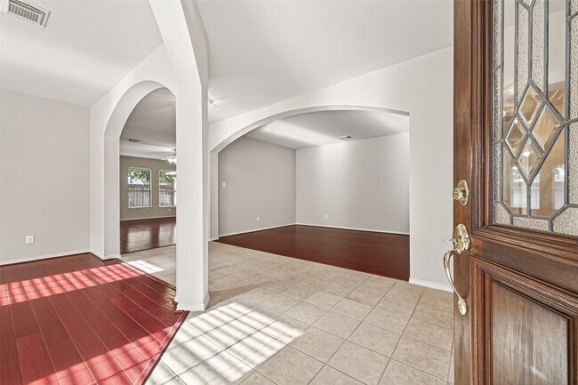 Photo - 26414 Suffield Glen Ln