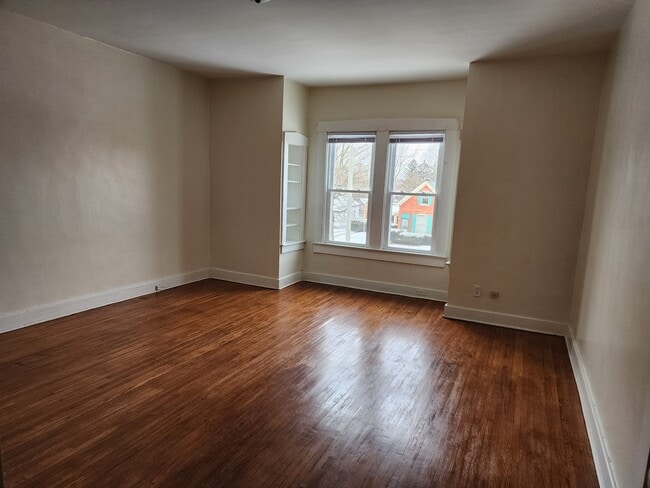 Dormitorio - 328 n main st