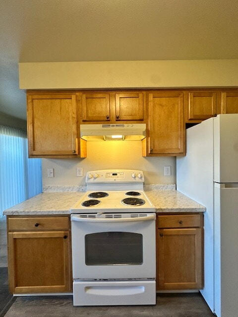 Photo - First floor, newly updated, 2 bedroom, 1 bathroom apartment near transportation Unit 17