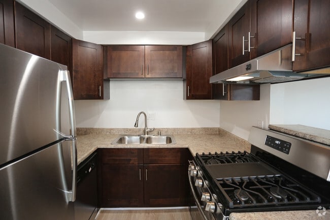 3BR, 1BA-1200 SF - Citrus Court Apartments