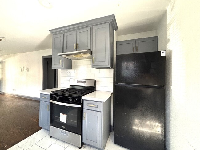 Photo - 806 Caplin St