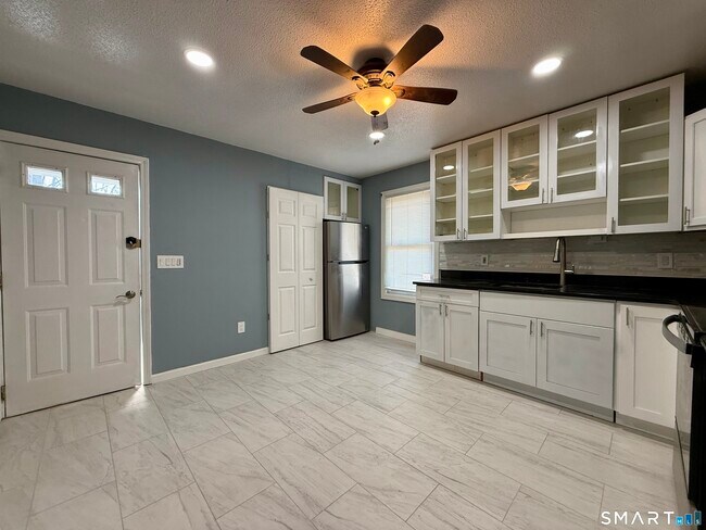 Photo - 8 Scott St Unit 2