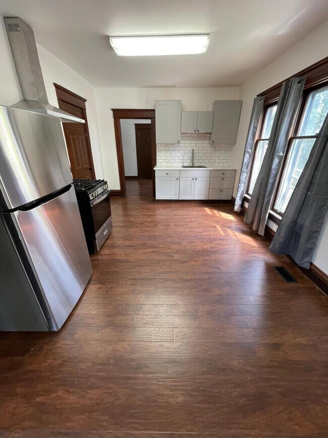 Photo - 608 W Lapeer St