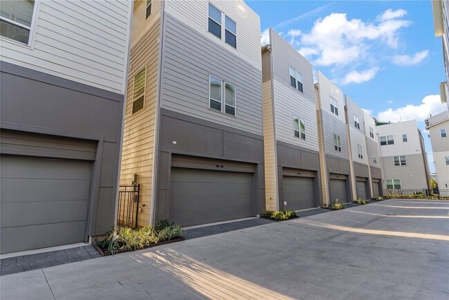 Photo - 308 Jensen Dr