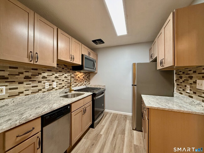 Building Photo - 570 Whitney Ave Unit L3