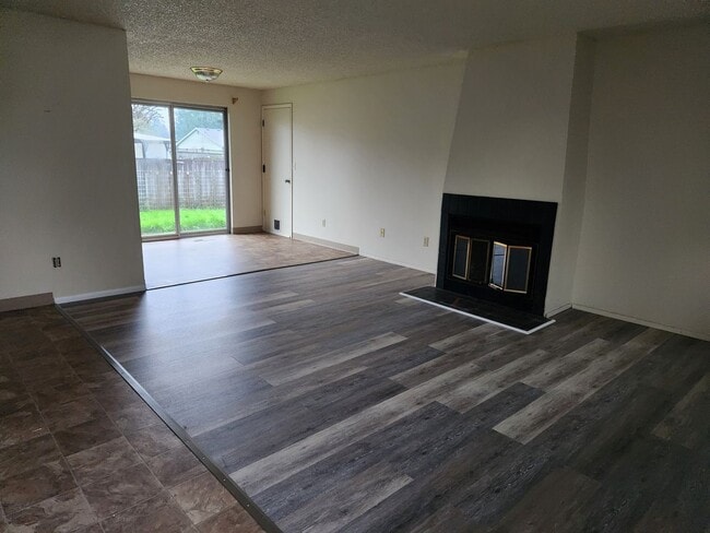 Building Photo - Zou 1315 Duplex Unit #A