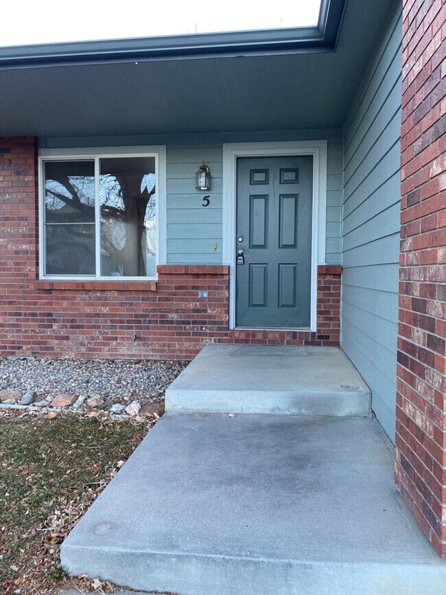 Photo - 3 Bed, 2 Bath Duplex in West Fort Collins close to Foothills