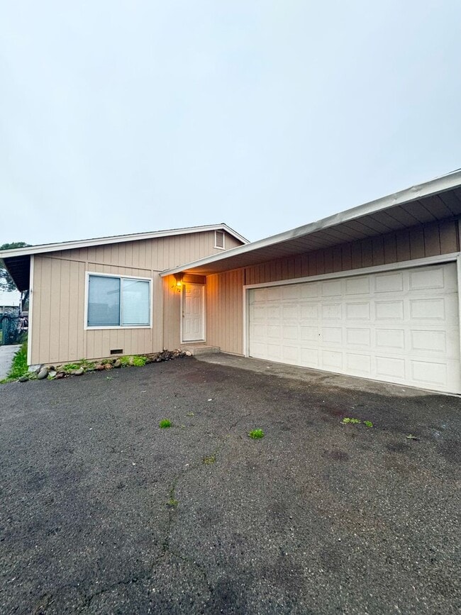 Building Photo - Spacious Home in S. Redding w/ New Upgrades