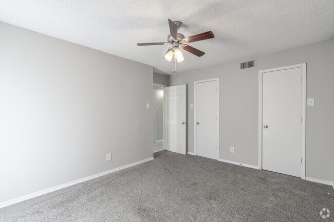 2BR, 2BA - 891SF - Bedroom