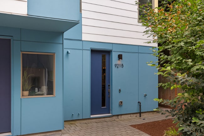 Photo - 921 10th Ave E