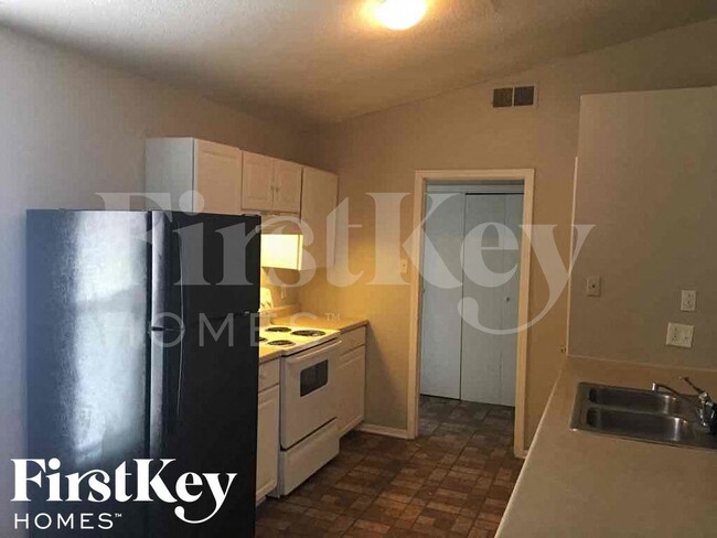 Photo - 5749 Jardin Pl