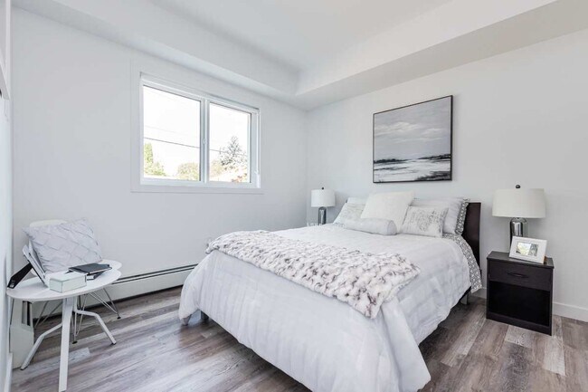 Photo - Holyrood Square