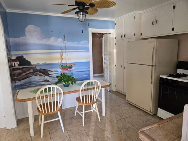 Photo - 1 bedroom apartment-steps from the beach