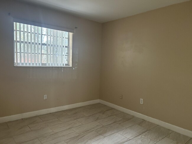 Photo - 1505 Crescent Cir Unit B27