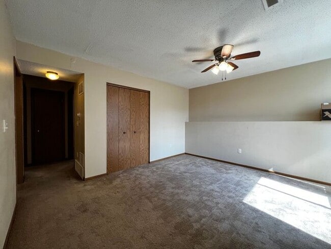 $1,050 | 2 Bedroom, 1 Bathroom Apartment | No Pets Allowed | Available for Immediate Move In!