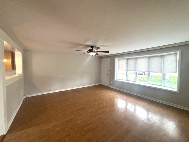 Photo - 440 W Meadow Ave