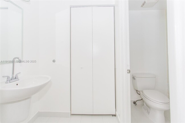 Photo - 690 SW 1st Ct Unit PHI20