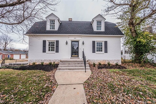 Building Photo - 509 University Dr