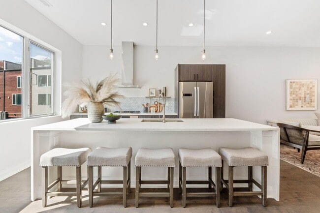 Photo - 801 N 6th St