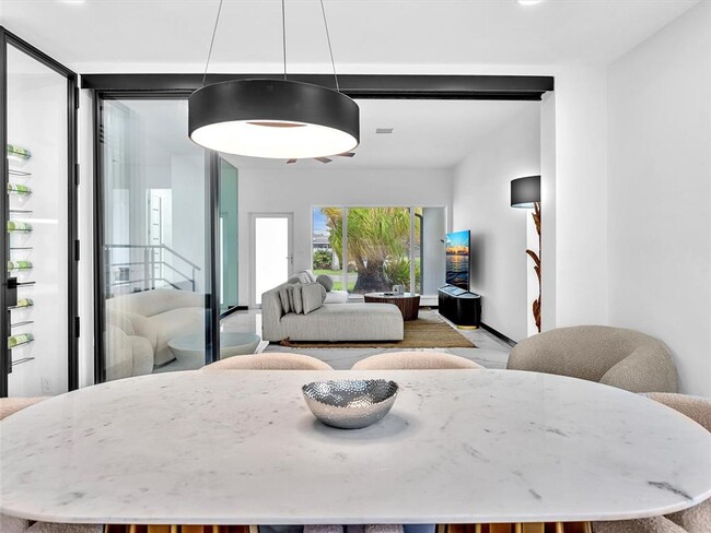 Photo - 915 N 14th Ave