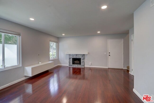 Photo - 1275 Seacliff Ct Unit 5