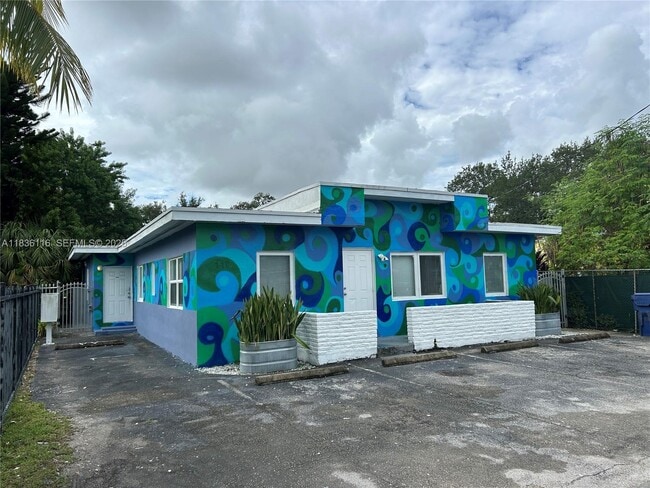 Photo - 110 NE 56th St Unit 114