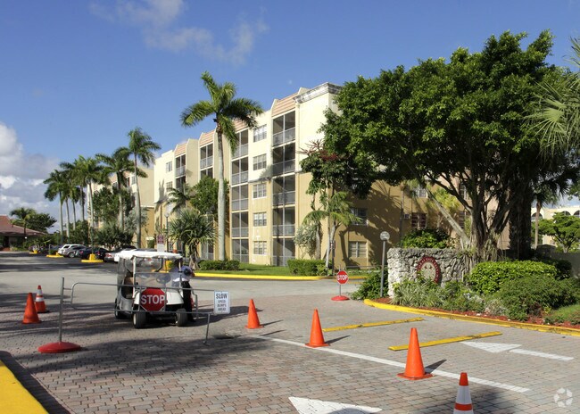Coral Gate East - Coral Gate East Apartments