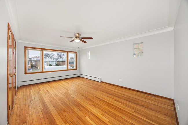 Photo - 5748 W Montrose Ave