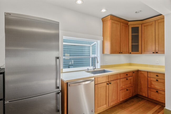 Photo - 950 Hiawatha Pl S